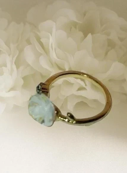 Verstelbare ring met een witte roos en strass – photo 3